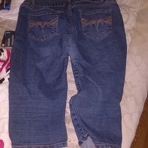 SIZE 10PETITE JEAN CAPRIS